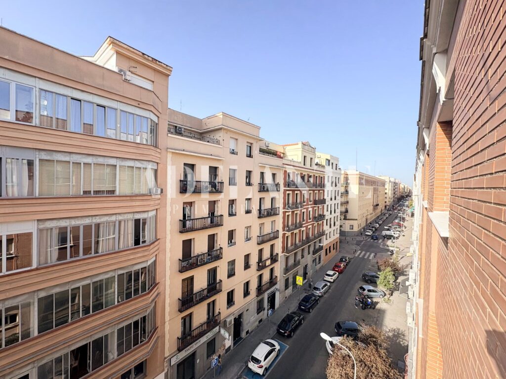 Luminoso piso a reformar — Madrid